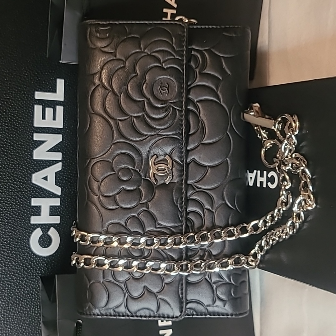 Chanel 2011 Camellia Floral Pattern Long Wallet With Silver Fittings Lambskin